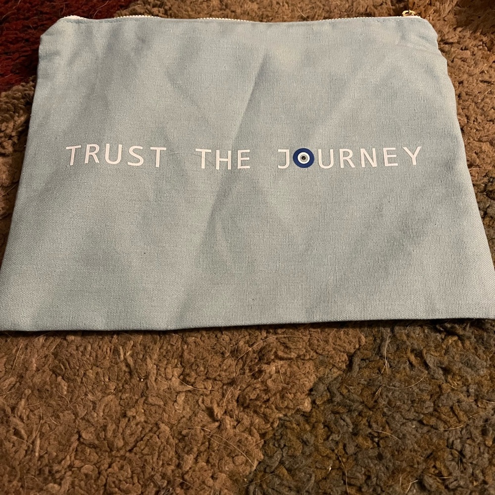 NWOT Cosmetic Bag - Picture 2 of 3